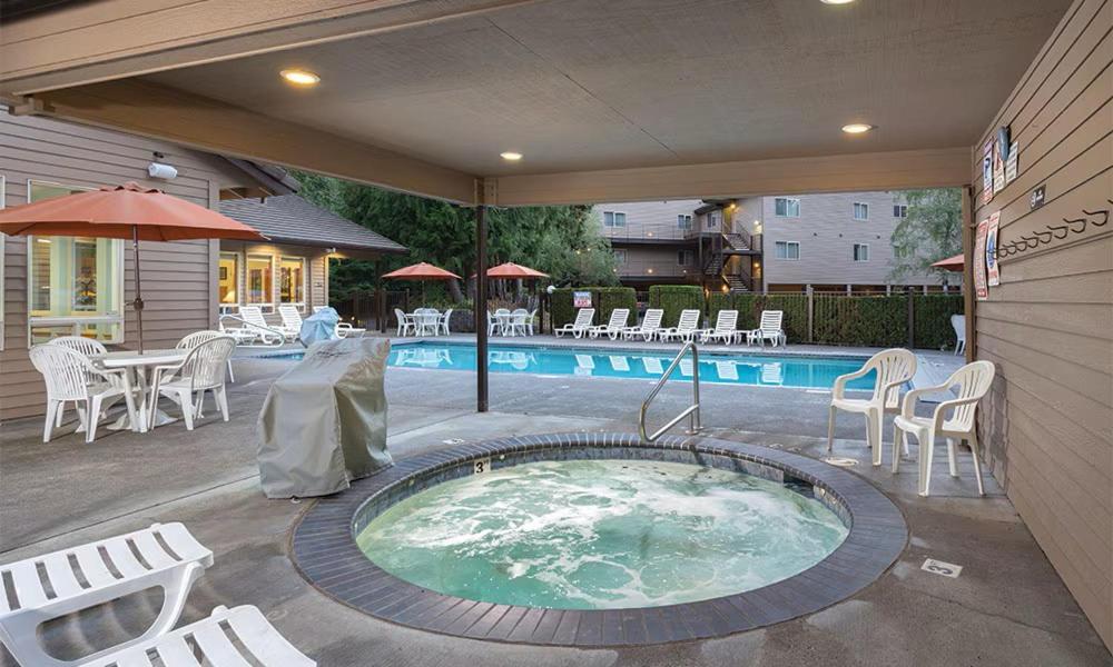 Whispering Woods Resort Welches Exteriér fotografie